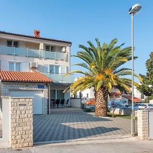  Apartment Summer House