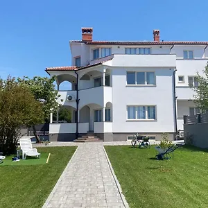 Apartment Mara