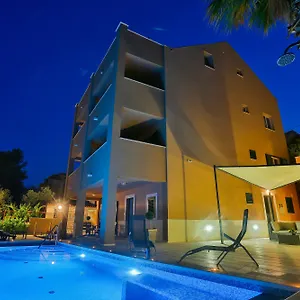 Marly Trogir